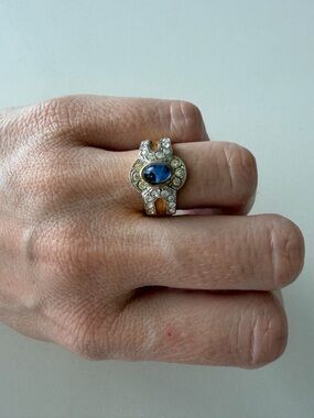 VINTAGE pleated gold ring with white and blue stones - pre loved - size 6 US